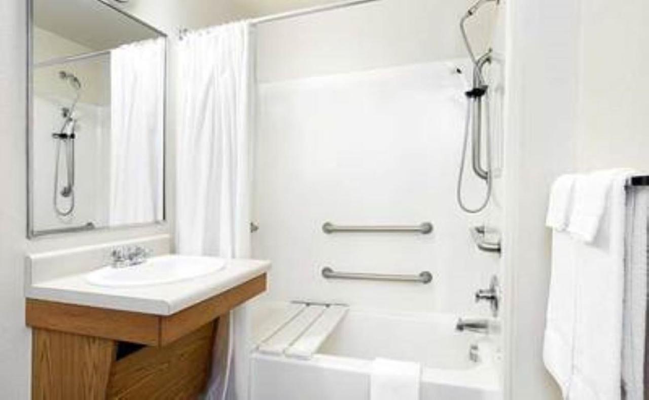 Woodspring Suites Топіка Екстер'єр фото