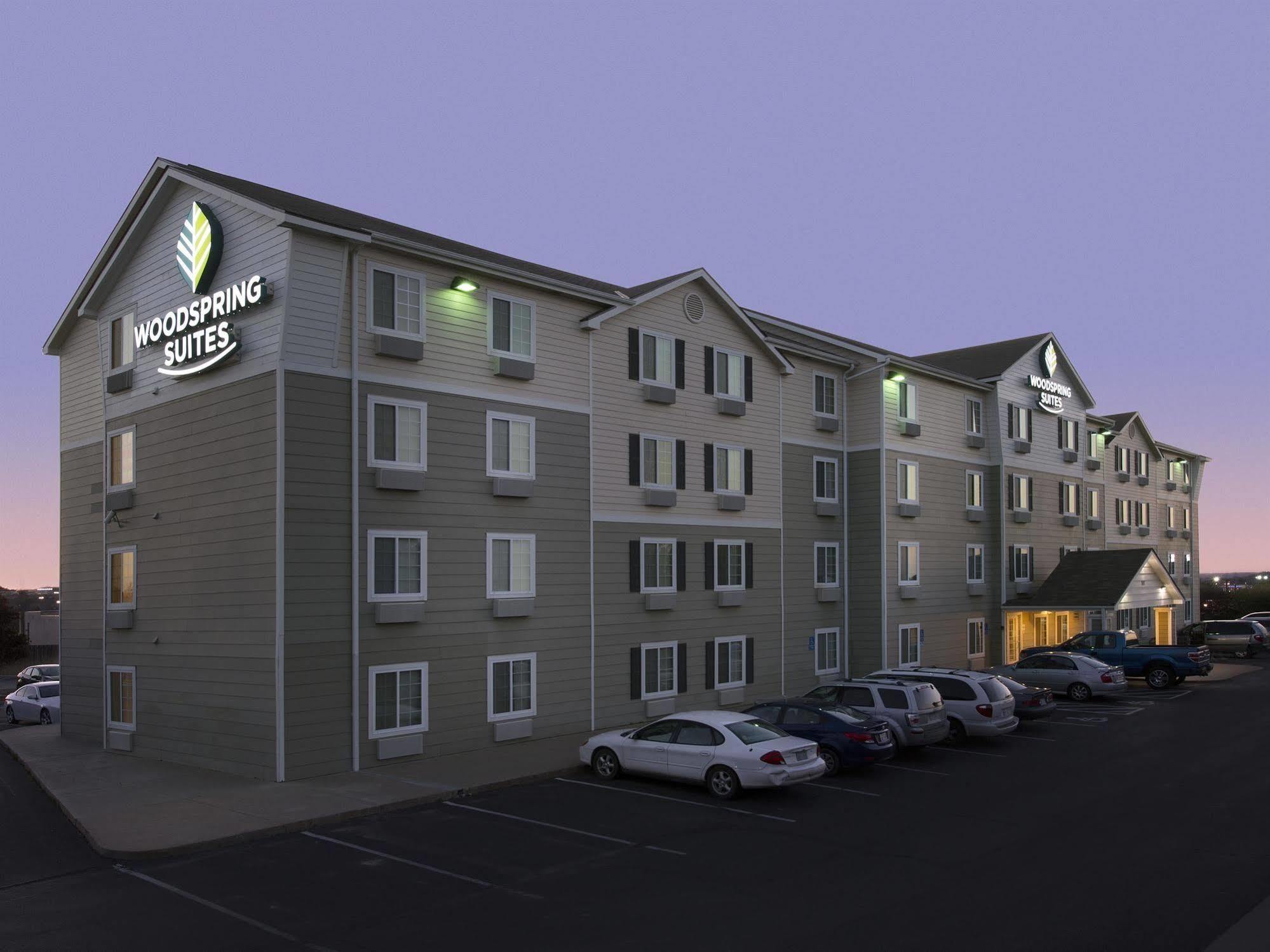 Woodspring Suites Топіка Екстер'єр фото